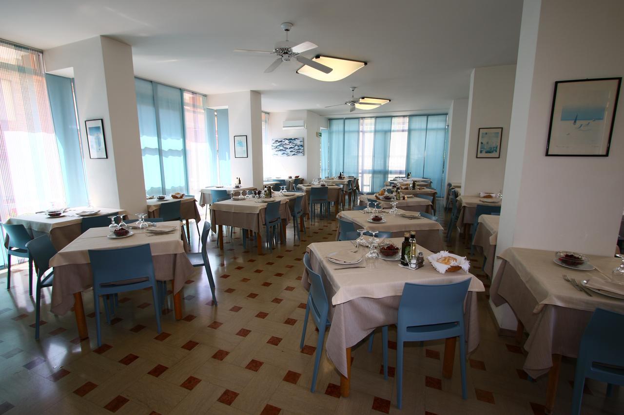 Hotel Tre Assi Ріміні Екстер'єр фото