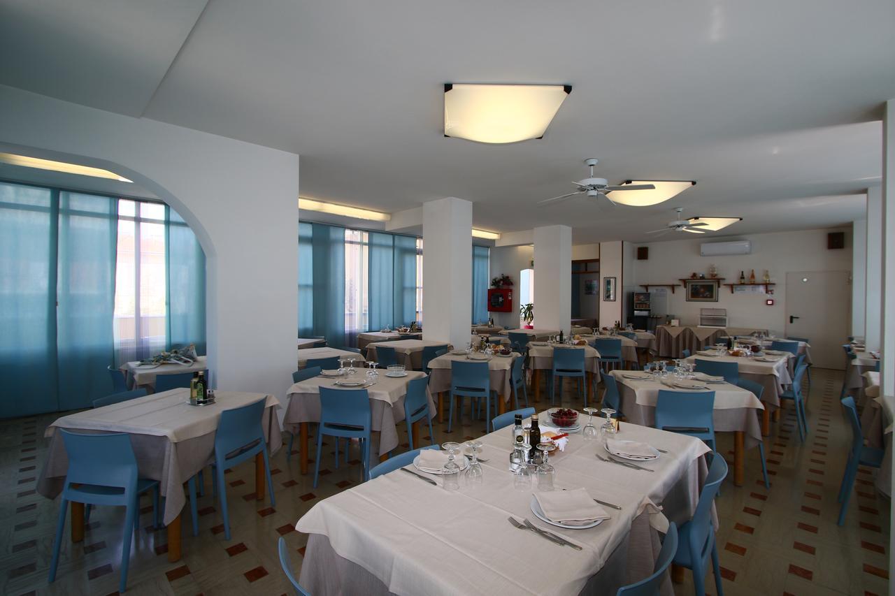 Hotel Tre Assi Ріміні Екстер'єр фото