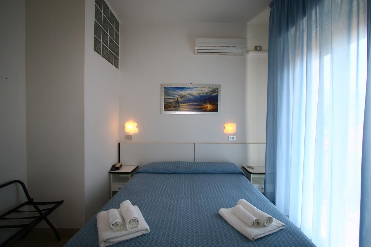 Hotel Tre Assi Ріміні Екстер'єр фото