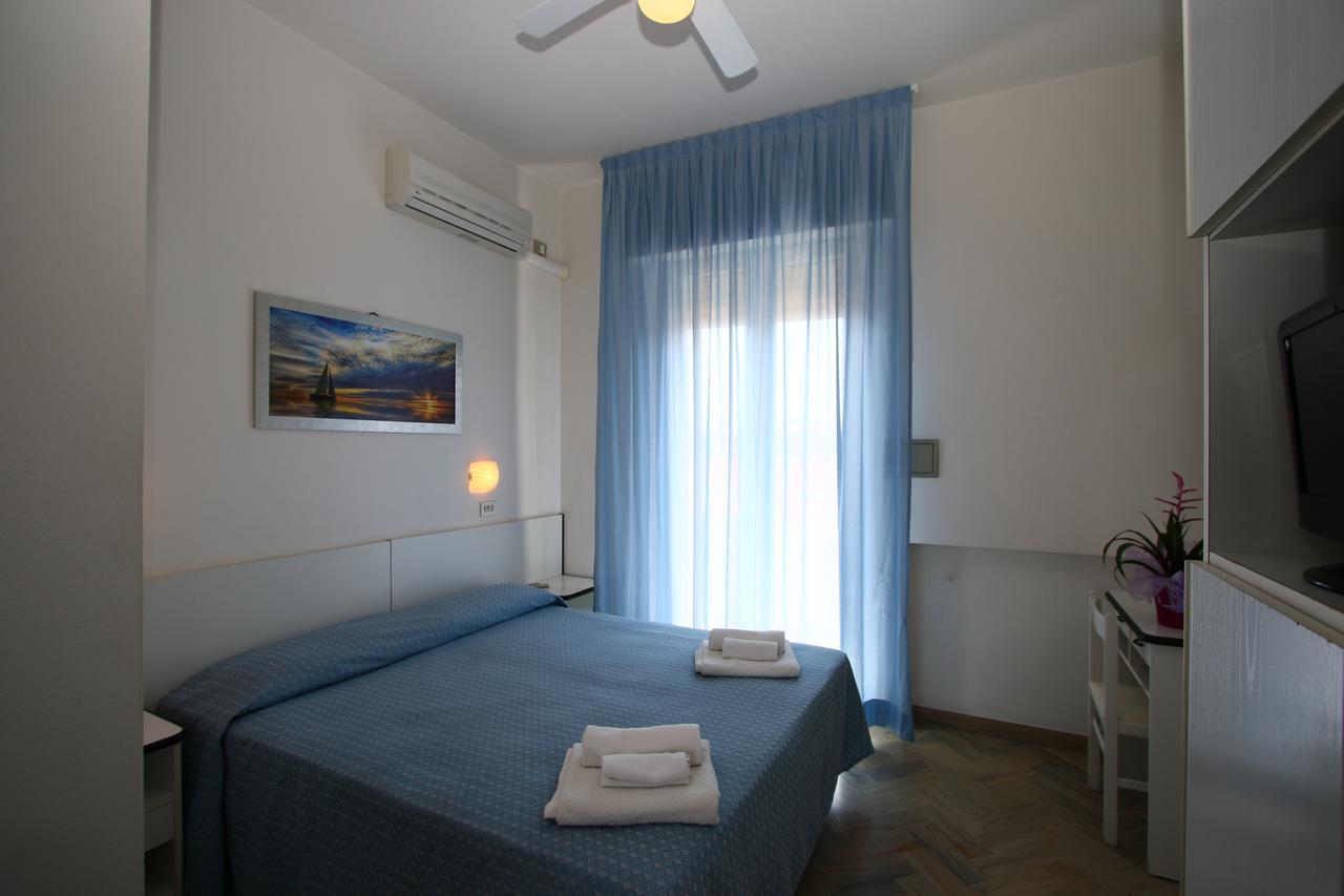 Hotel Tre Assi Ріміні Екстер'єр фото