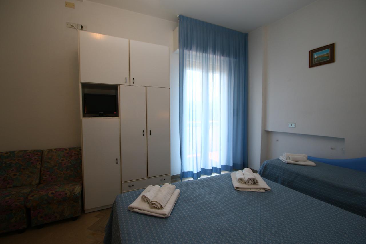 Hotel Tre Assi Ріміні Екстер'єр фото