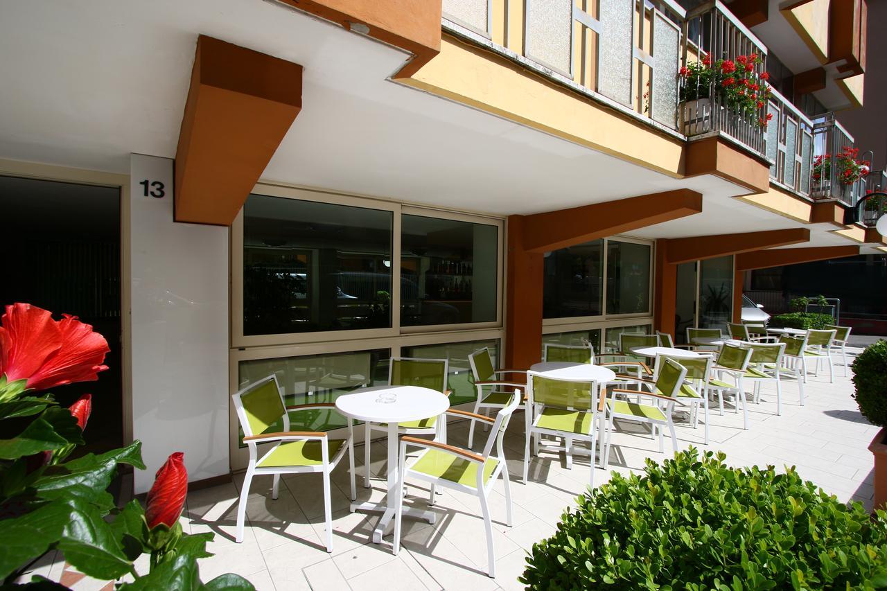 Hotel Tre Assi Ріміні Екстер'єр фото