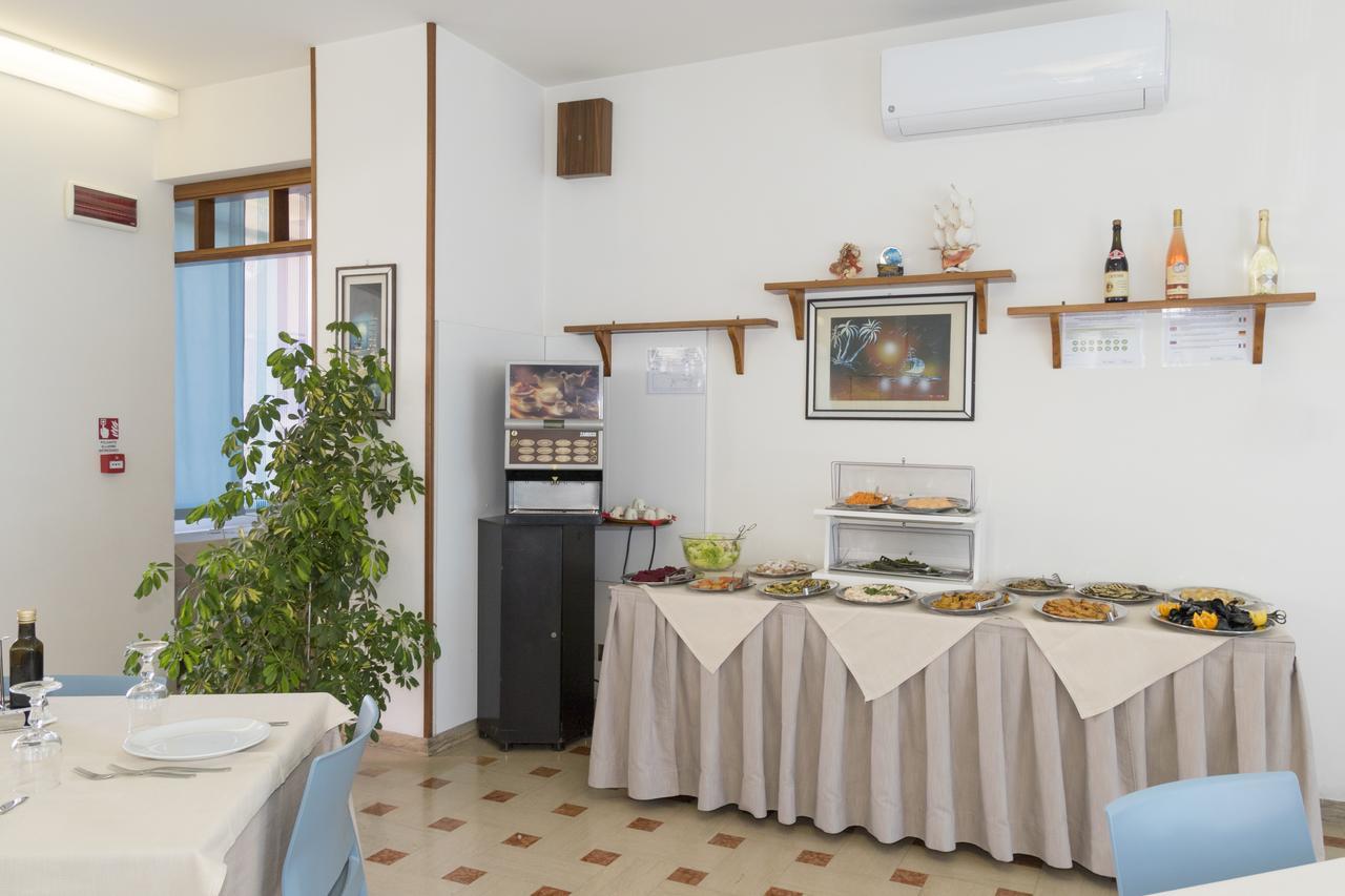 Hotel Tre Assi Ріміні Екстер'єр фото