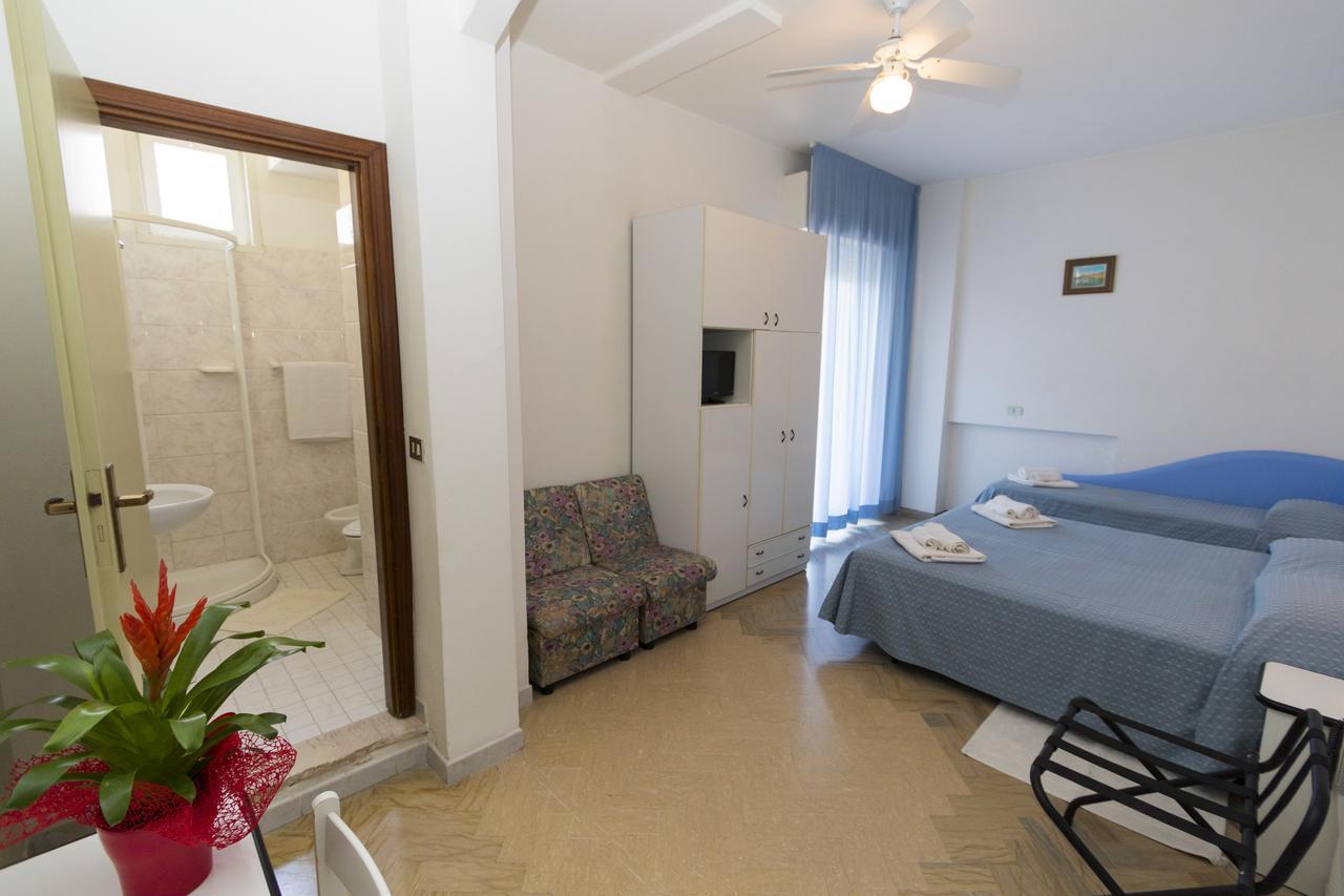 Hotel Tre Assi Ріміні Екстер'єр фото