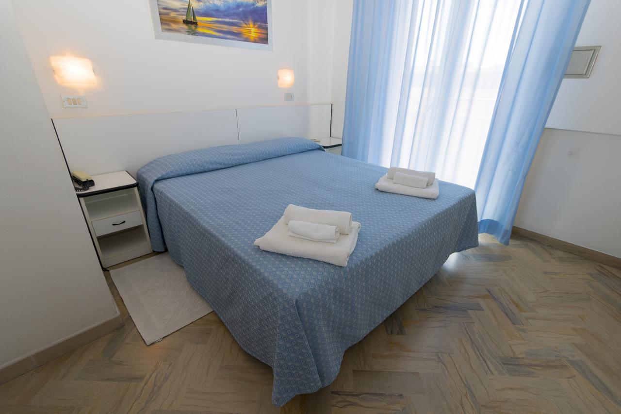 Hotel Tre Assi Ріміні Екстер'єр фото